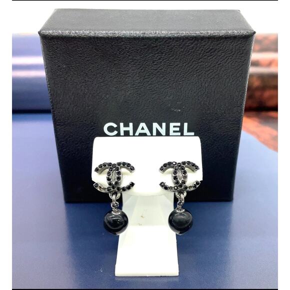 Auth Chanel Coco Mark Black Stone Swing Ball 09P 4.84g Earrings - Picture 1 of 10